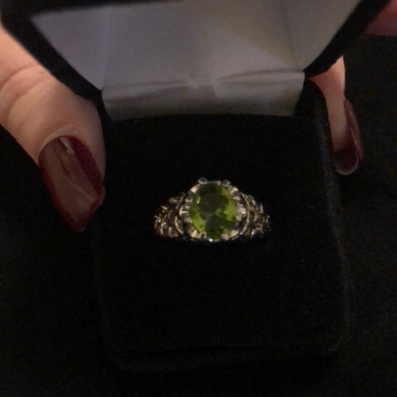 Green Gem Stone silver bling ring - Picture 8 of 9